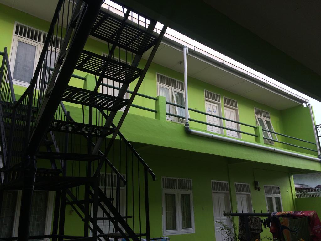 Griya 24 Homestay Medan Exteriör bild